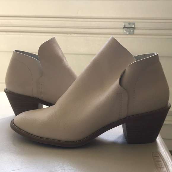 Boots - Picture 4 of 4